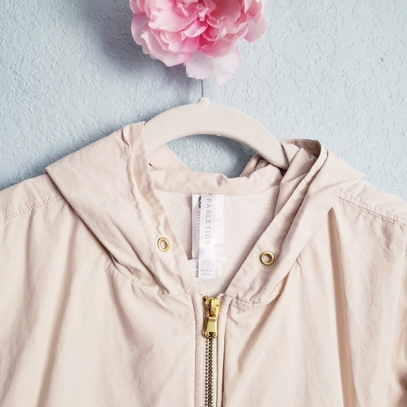 Fabletics Cream Leopard Print Lisi Boxy Jacket - Picture 4 of 8